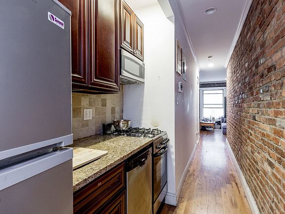 2nd image of 649 E 9th St APT 4D