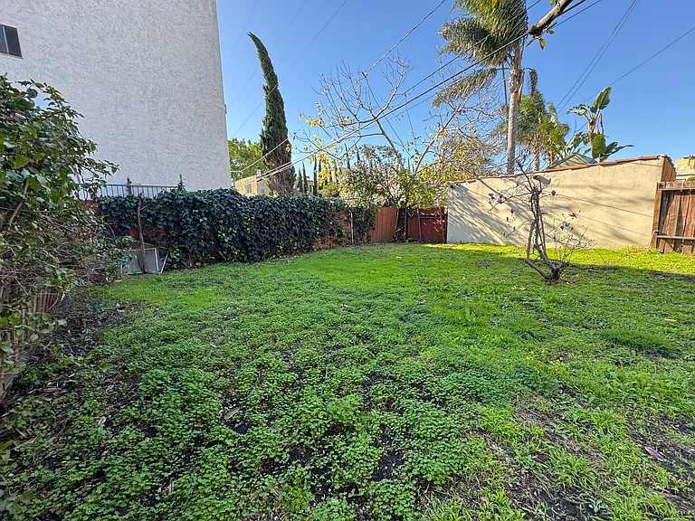 849 N West Knoll Dr — Photo 46