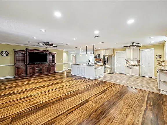 7506 Dearborn St — Photo 11