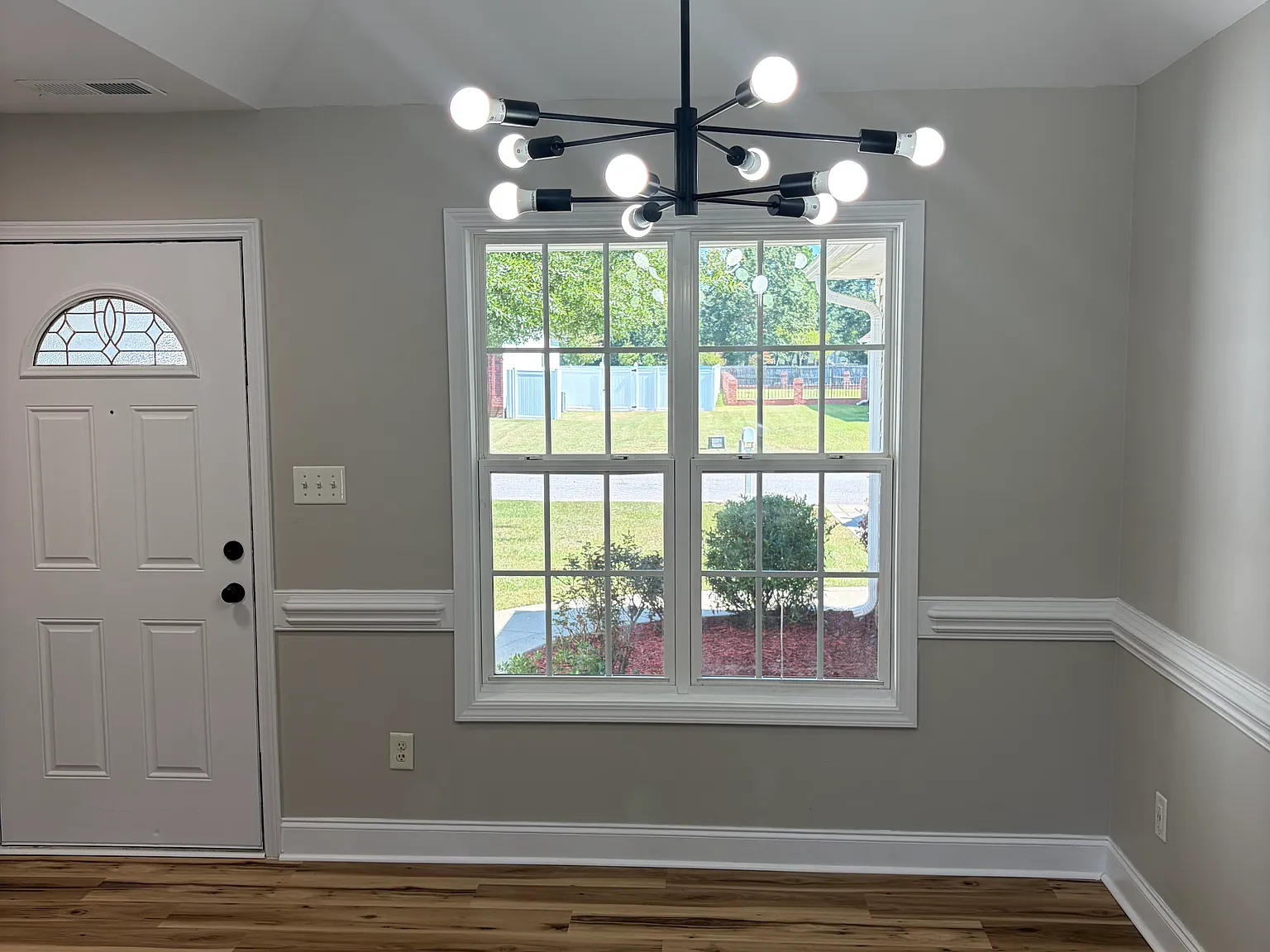 3 bed, 1951 sqft, $2,175 — Photo 3