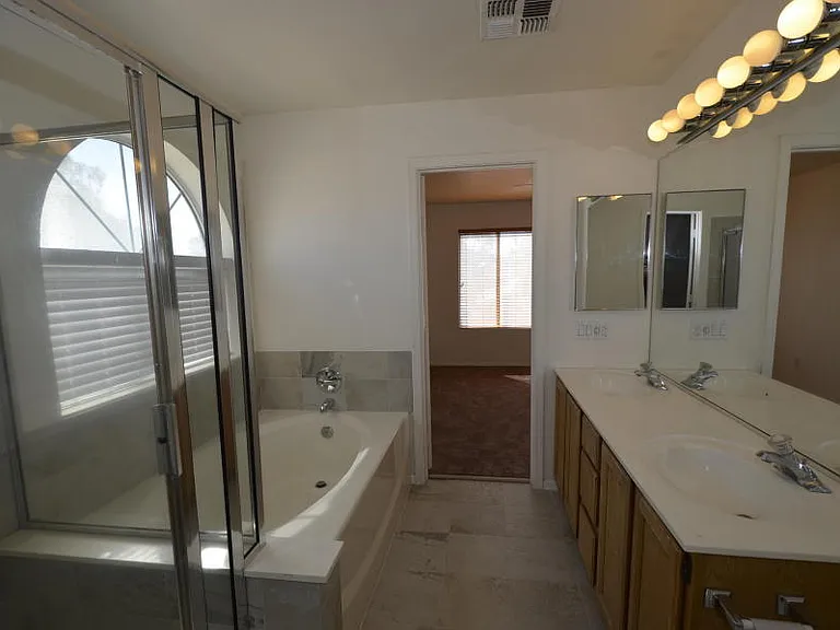 630 N Diane Ct — Photo 8