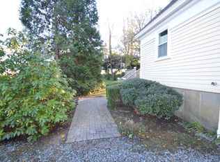 412 Mitchells Ln, Middletown, RI 02842