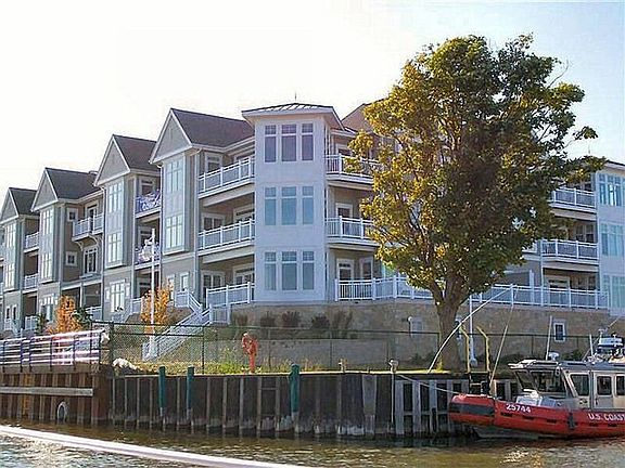 2nd image of 303 Pennsylvania Ave Unit 405