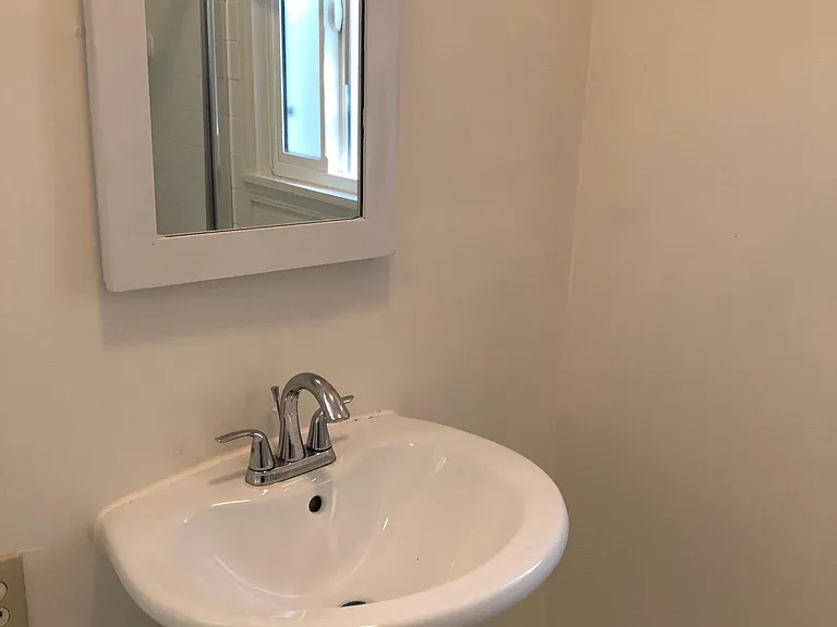Bathroom sink