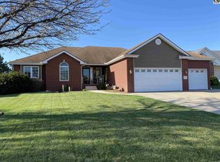 1118 Hawthorne Ct, McPherson, KS 67460