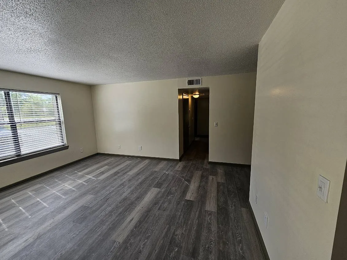 Parkwood Apartments — Photo 3