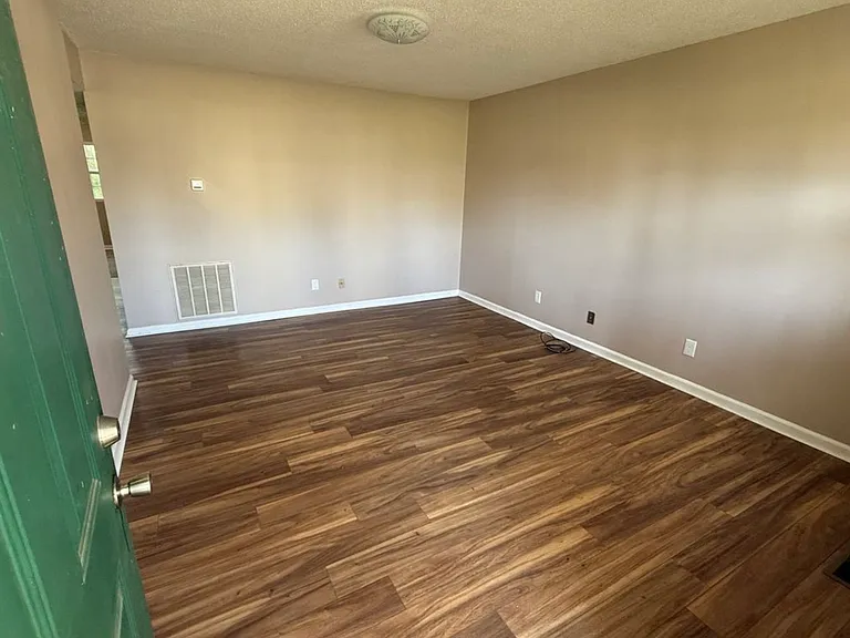 411 E Moore St — Photo 3