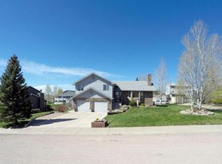 2416 Hillcrest Dr, Gillette, WY 82718