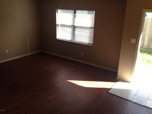 4th image of 316/318 Oleander Pl