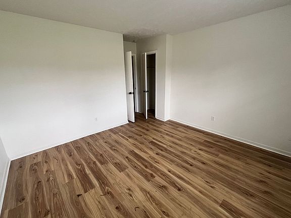 5th image of 118-132-133 Riverbirch Dr #1-D