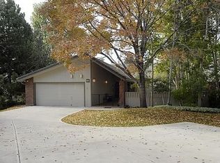 25 Beacon Hill Ln, Greenwood Village, CO 80111