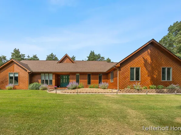111 Sagamore Trl SE, Lowell, MI 49331