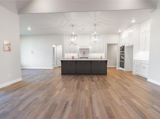 5800 Lantana Ln, Edmond, OK 73034