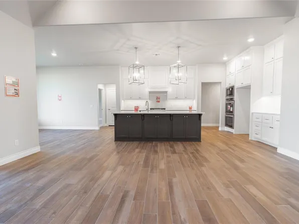 5800 Lantana Ln, Edmond, OK 73034