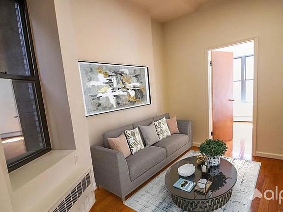 2nd image of 199 Henry St APT 3