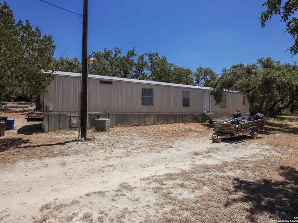 1477 QUAIL HILL DR, Spring Branch, TX 78070
