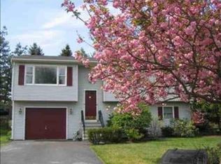 4 Hawthorn Cir, Albany, NY 12203