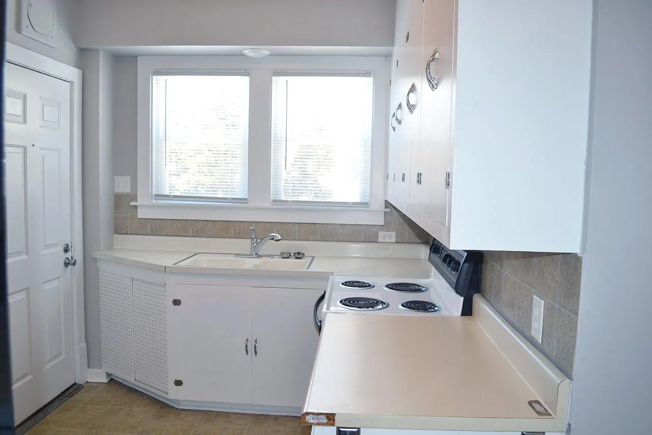 1103 W Church St #1 photo 1
