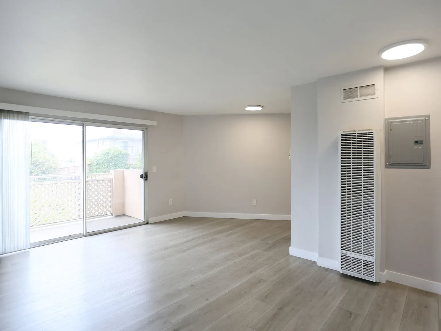 Open House: Sunday (1/15) 11:30am-12:30pm. Fully Remodeled, Spacious 2br/1ba Condominium In A Sec... — Photo 3