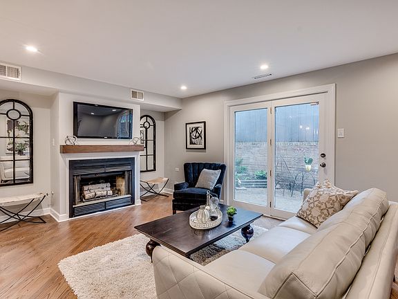 3rd image of 915 W Dickens Ave