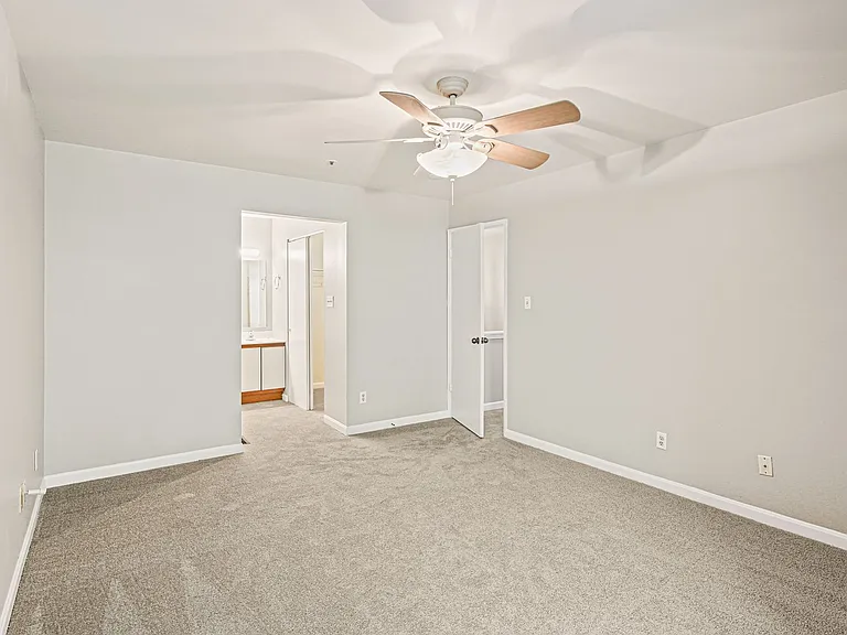 4906 Columbia Rd #8 — Photo 17