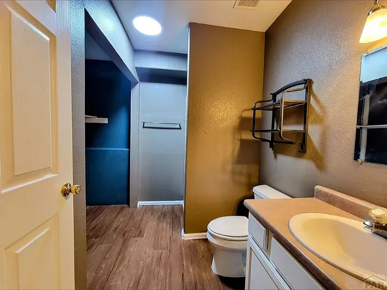 676 E Clarion Dr #B — Photo 4
