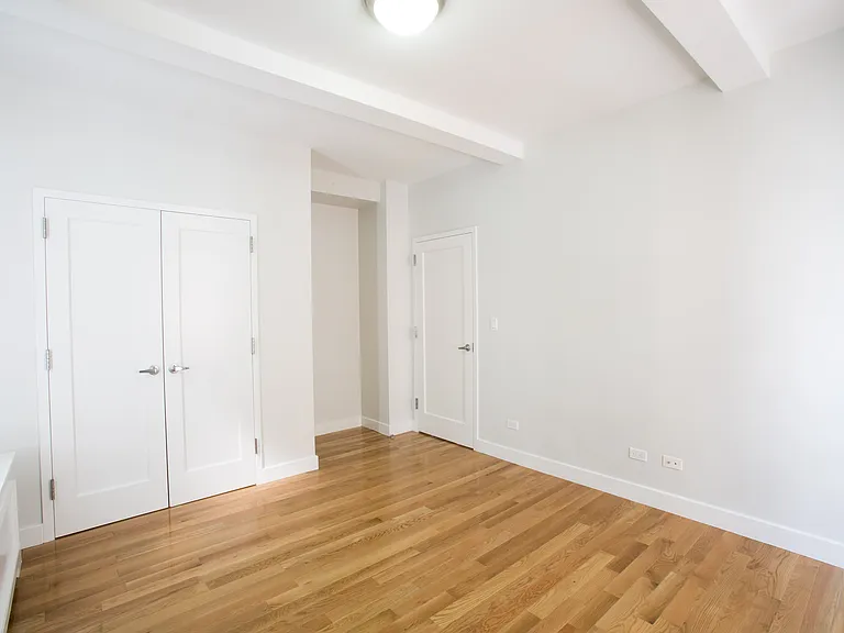 210 W 70th St #1408 — Photo 7