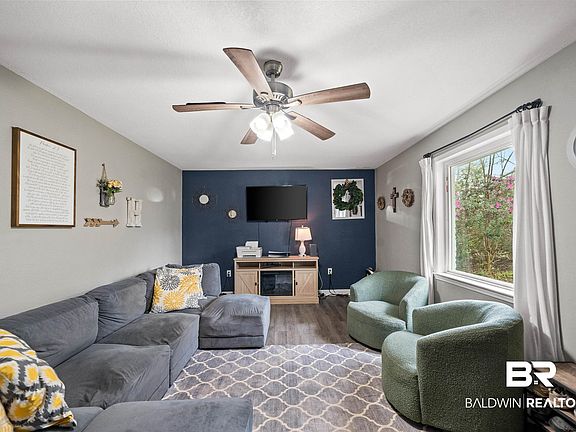 5th image of 22897 Lincoln St