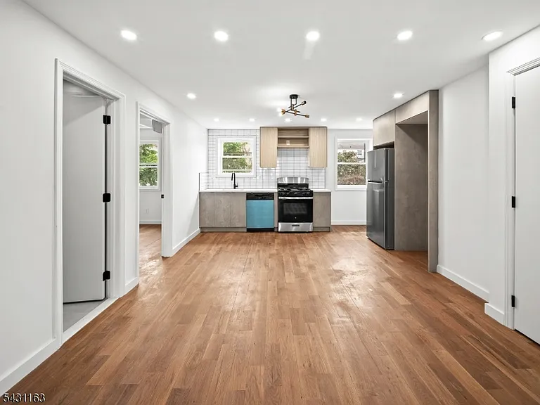100 Chestnut St #3 — Photo 2