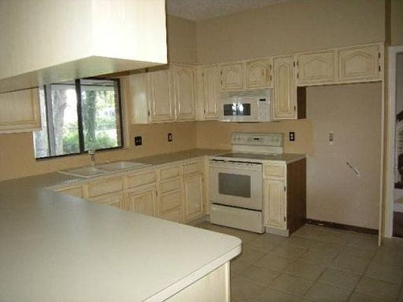 4th image of 7401 Megan Elissa Ln