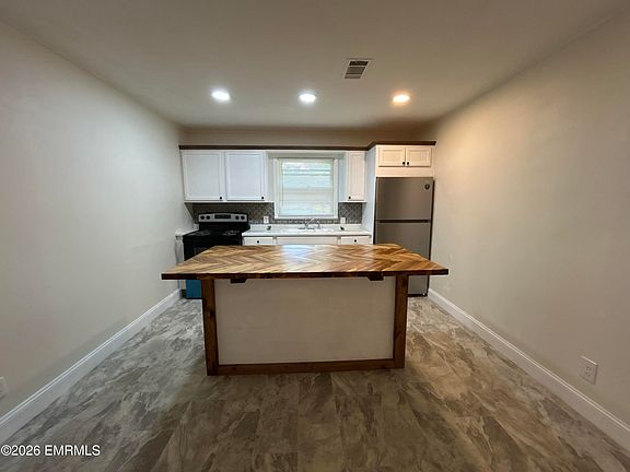 2nd image of 1101 Keith St