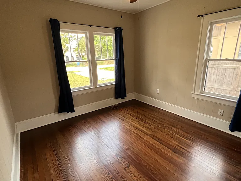 220 Leon Ave — Photo 13