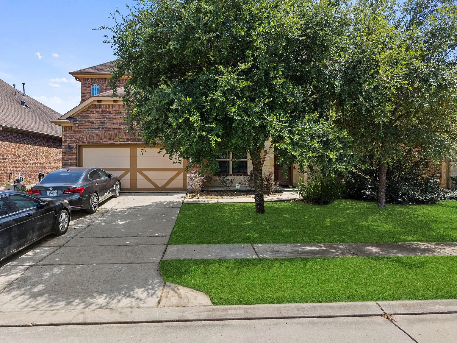 5 bed, 3.5 bath, 4259 sqft, $4,300 — Photo 2