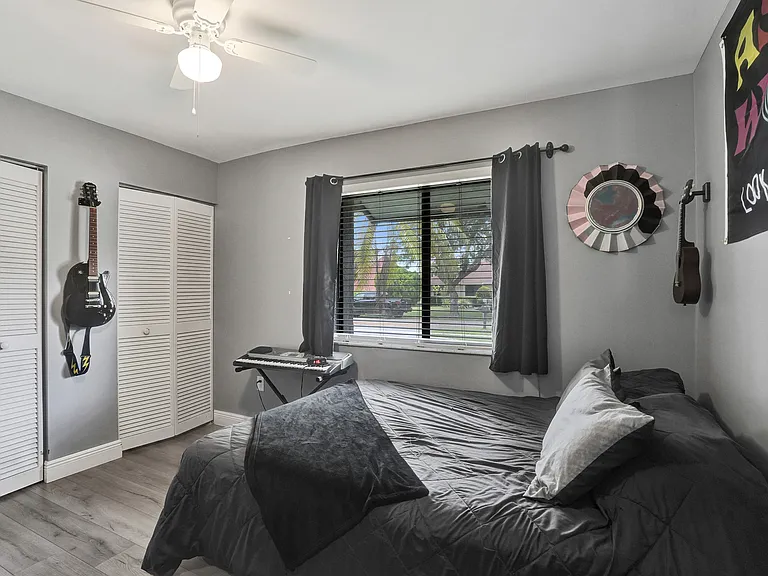 620 SW 100th Ave — Photo 49