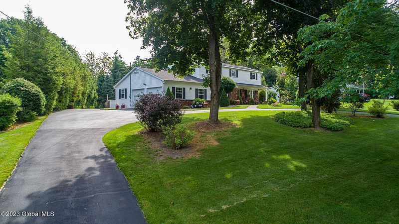 3rd image of 3 Sweet Brier Drive