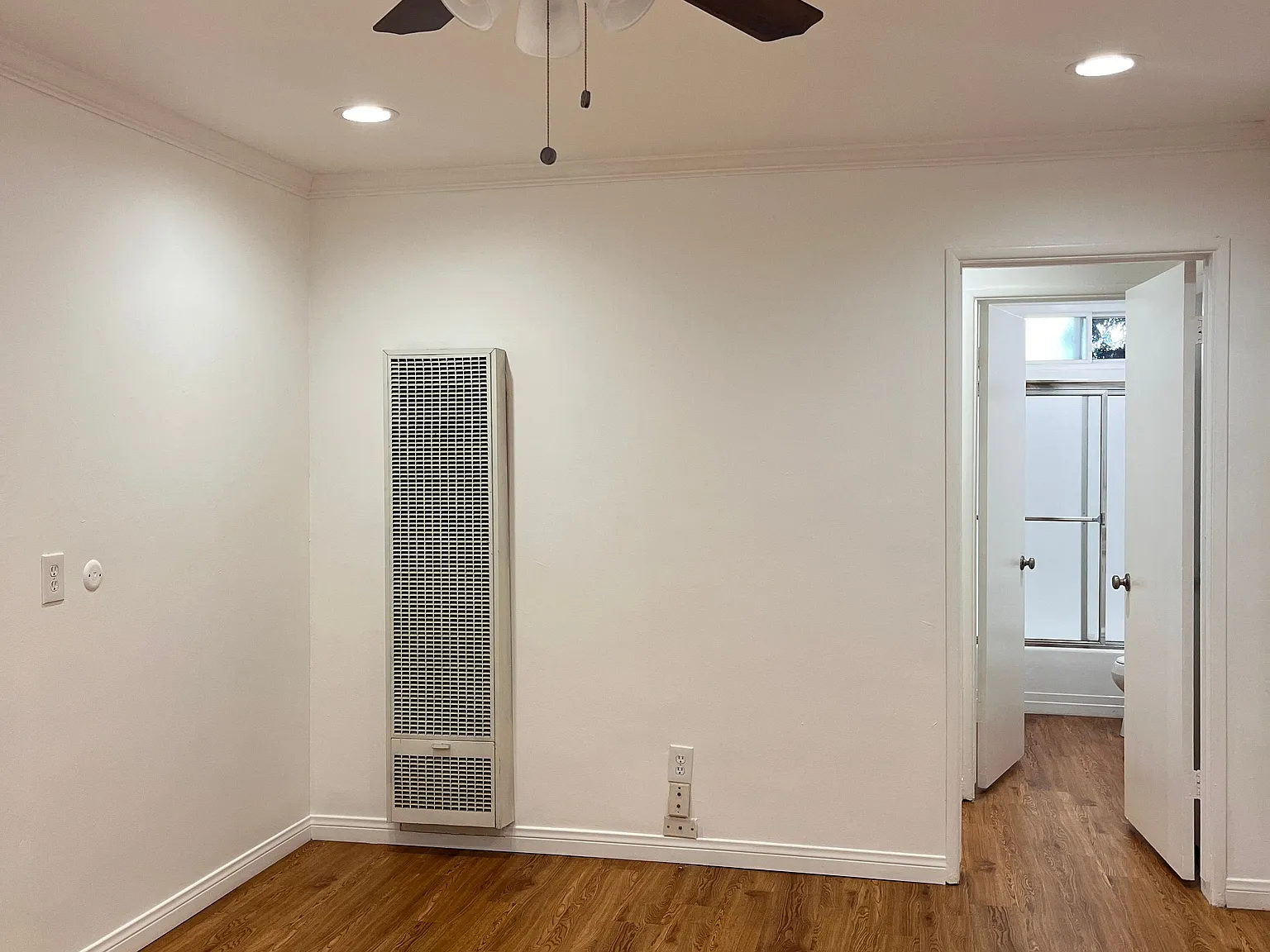 Sunset House Apartments — Photo 3