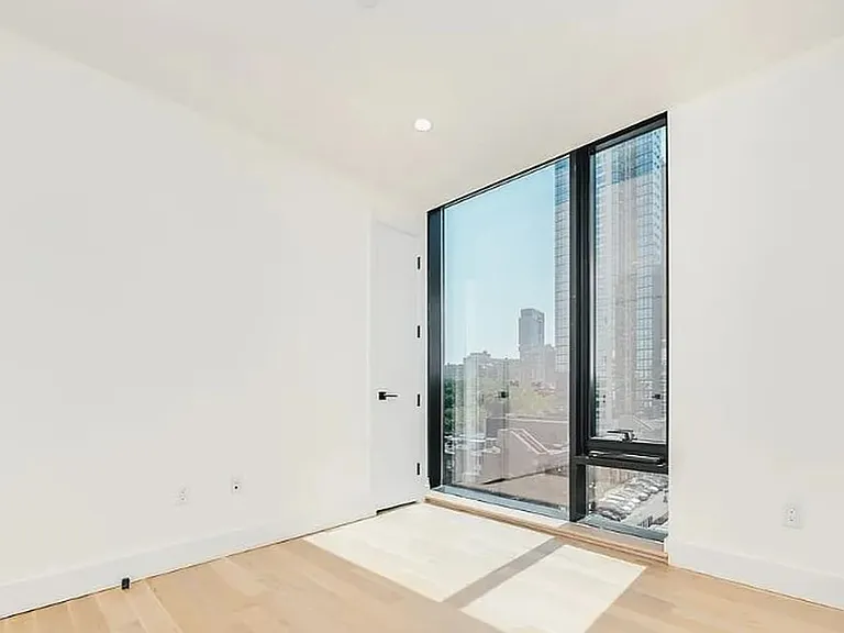 260 Gold St #508 — Photo 7