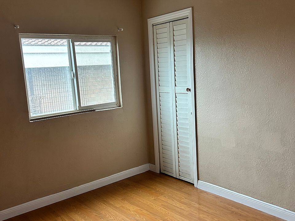 1st image of 1515 E 81st St #1/4