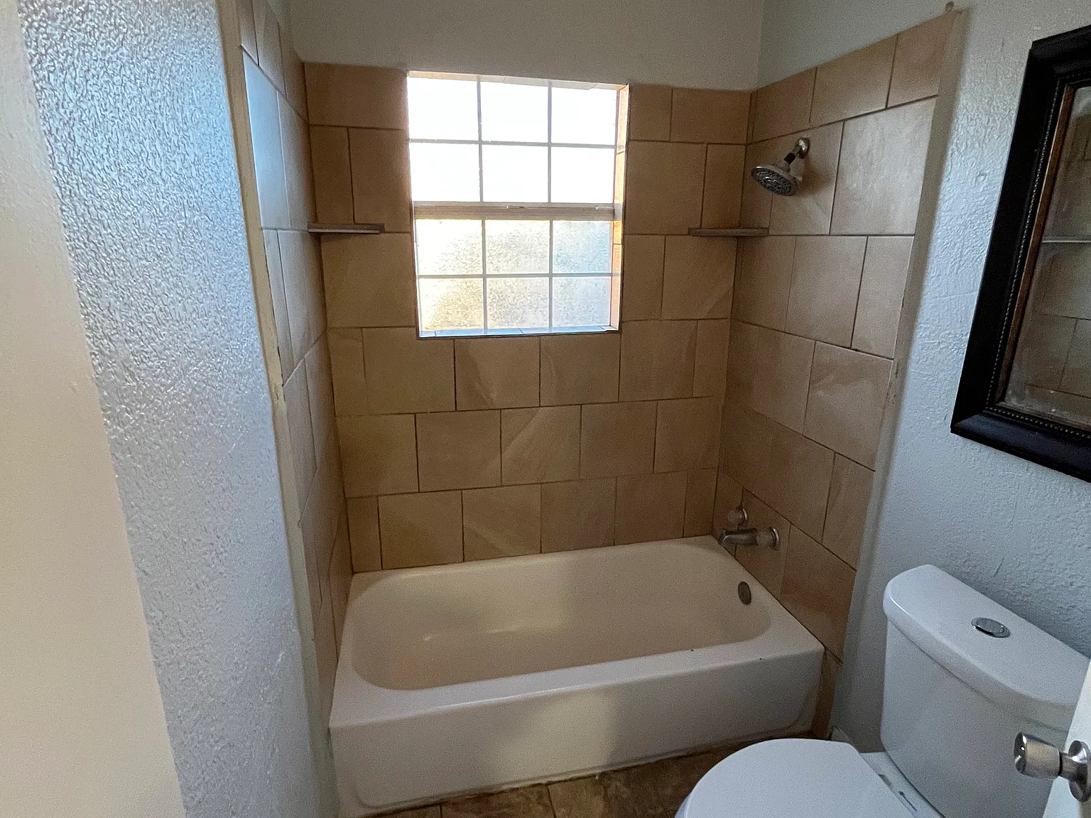 4 bed, 1400 sqft, $1,500 — Photo 1