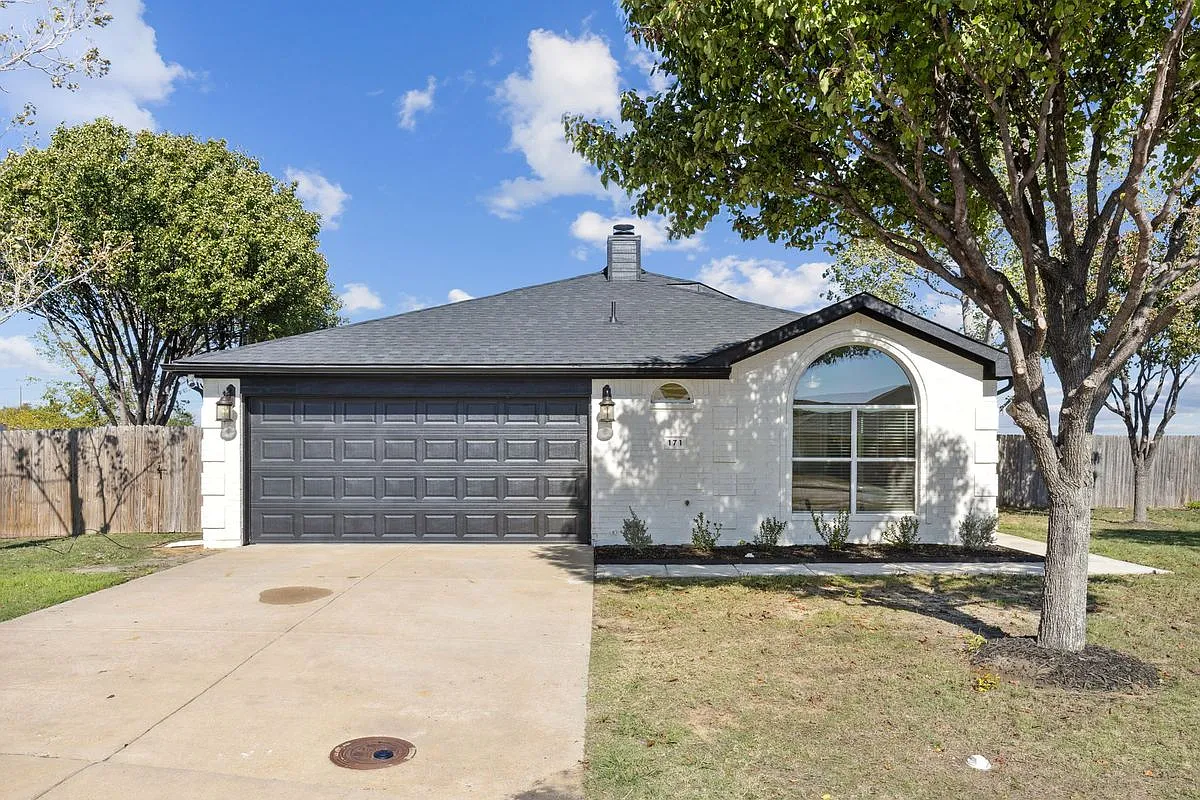 3 bed, 2.0 bath, 1261 sqft, $3,495 — Photo 1