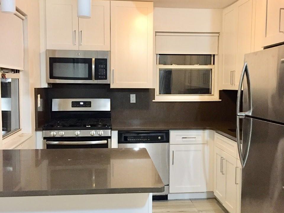 1st image of 224 64th Ave #1