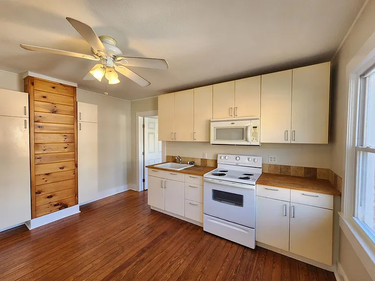 105 Morgan St — Photo 5