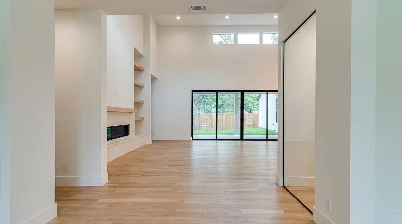 5 bed, 5.5 bath, 6200 sqft, $40,000 — Photo 3