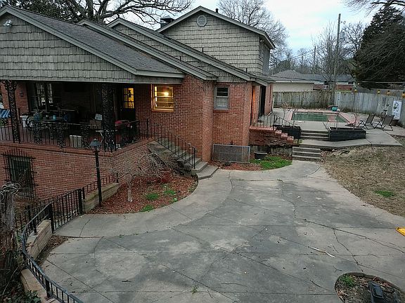 4th image of 110 S Garrett St