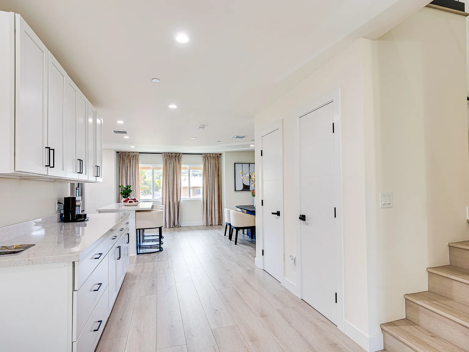 3 bed, 2.5 bath, 1768 sqft, $4,100 — Photo 4