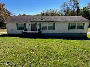 124 Oak Grove Ln, Rocky Top, TN 37769