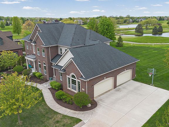 3rd image of 23325 Country Club Dr