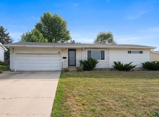 808 S Jessica Ave, Sioux Falls, SD 57103