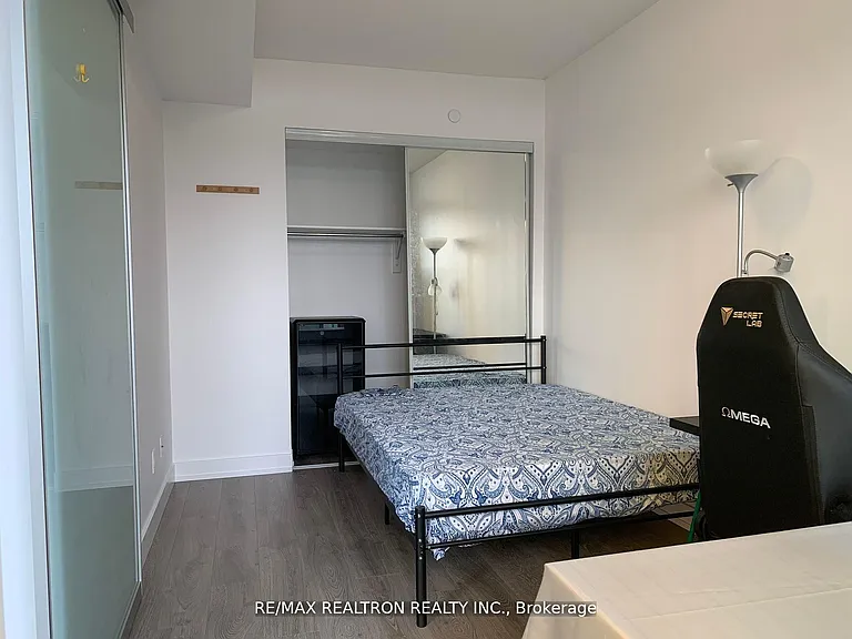 297 College St #917 — Photo 17