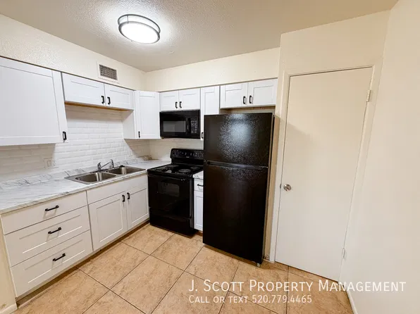 525 E Peppertree Ave APT 4, Apache Junction, AZ 85119